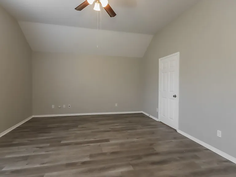 15823 Scenic Water Dr — Photo 7
