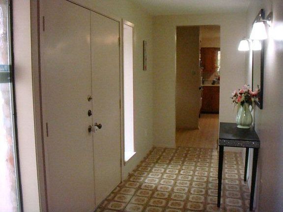 2nd image of 121 E Sierra Cir