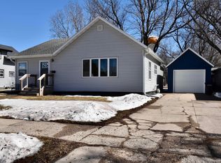 210 4th St, Sibley, IA 51249