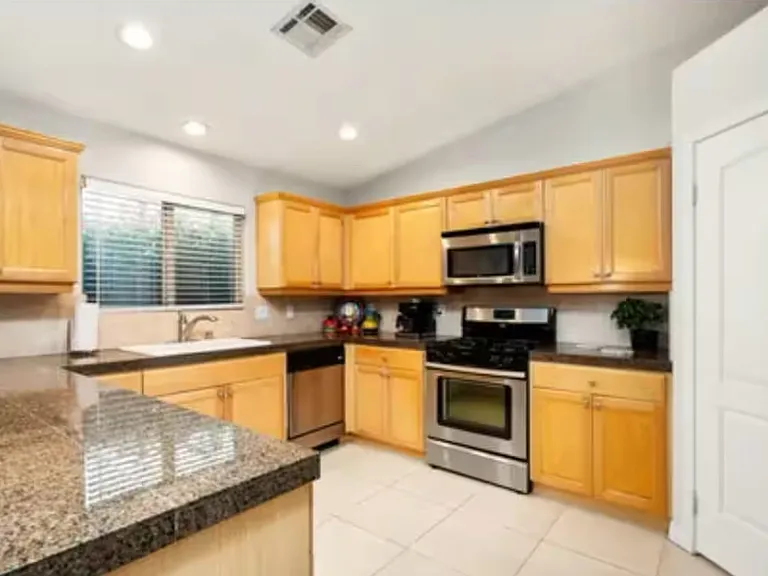 53220 Avenida Navarro — Photo 9