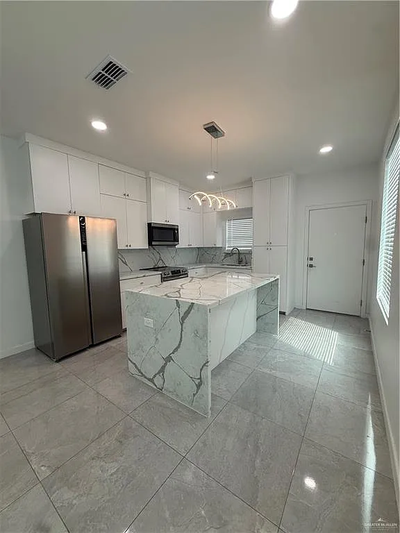 2 bed, 2.0 bath, 1080 sqft, $1,300 — Photo 4
