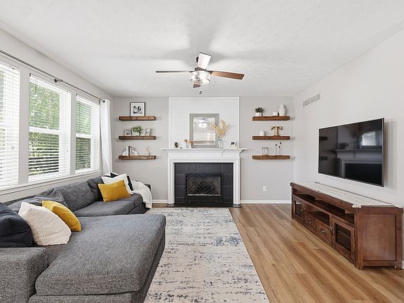 3rd image of 12233 Bedrock Ct