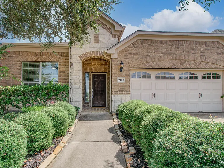 7142 Breton Bay Pass — Photo 5