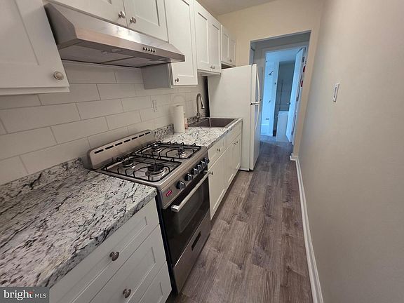 4th image of 709 George St