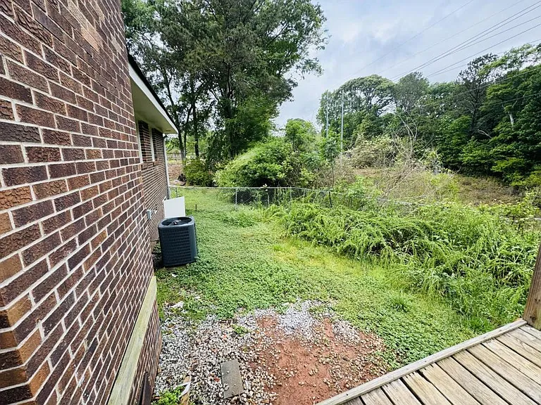 119 Dobbins Cir — Photo 4