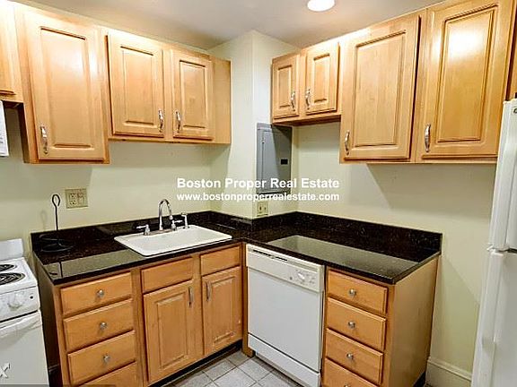 379 Commonwealth Ave. #5 Boston - Kenmore Unit Photo 5