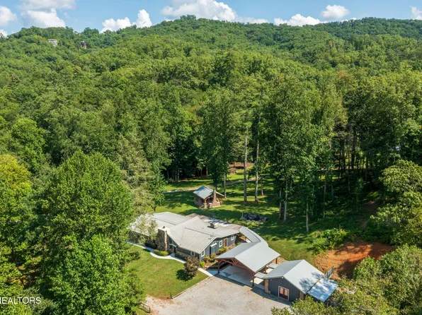 2000 E Millers Cove Rd, Walland, TN 37886