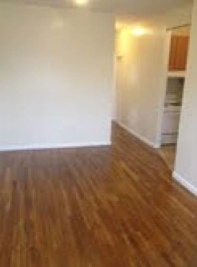 2nd image of 321 De Witt Ave