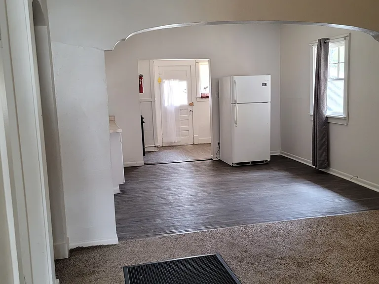 608 Elias Ave #608 — Photo 24