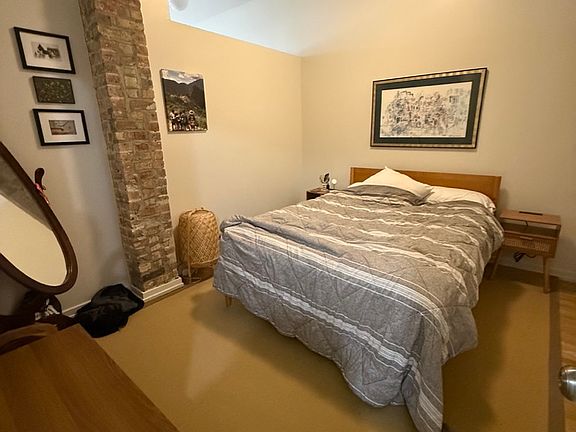 3rd image of 1422 N Milwaukee Ave #209