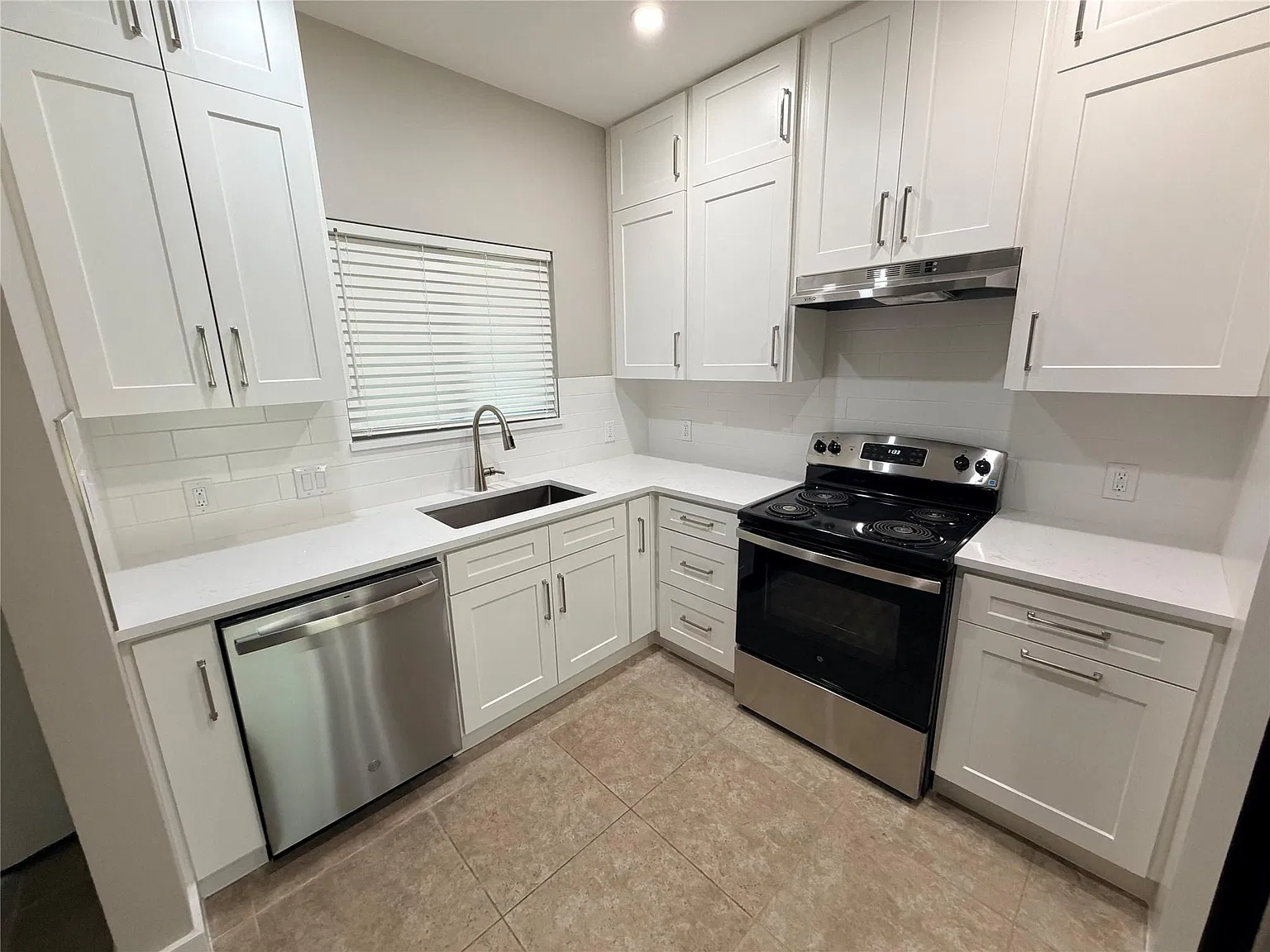 3 bed, 2.0 bath, 1080 sqft, $2,250 — Photo 4