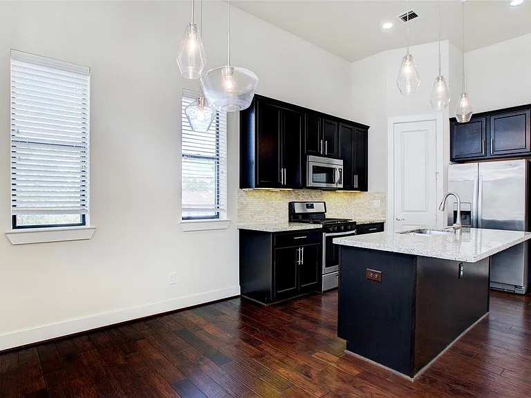 48 N Hutcheson St — Photo 8