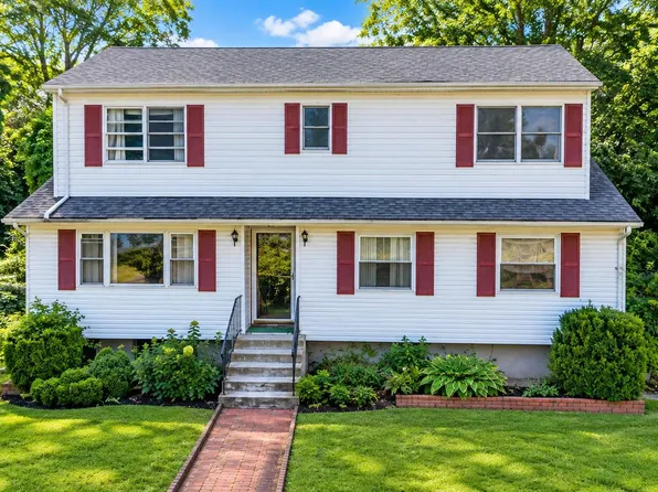 2 Custom Lane, Port Jefferson Station, NY 11776