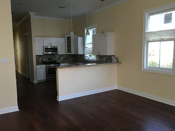 4th image of 1200 Louisa St.