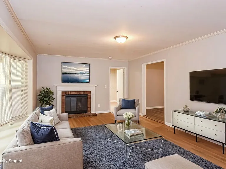 4630 Cresant Ln — Photo 3