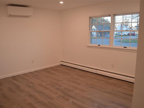 5th image of 88 W Gates Ave