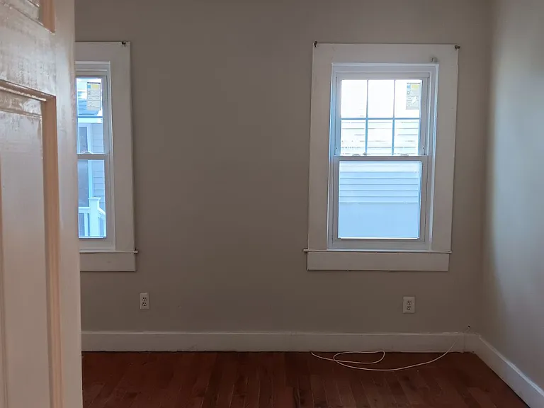 11 Essex Ave — Photo 6