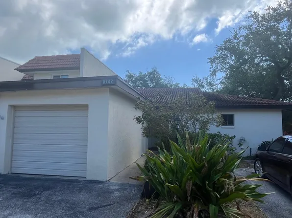 8742 Seagrape Ct, Cape Canaveral, FL 32920