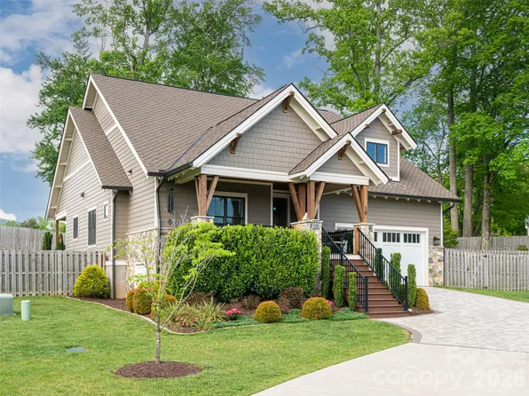 10 Starwood Valley Trl, Arden, NC 28704