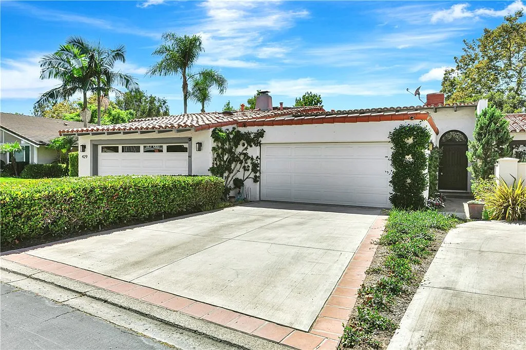 3 bed, 2.5 bath, 1881 sqft, $7,800 — Photo 1