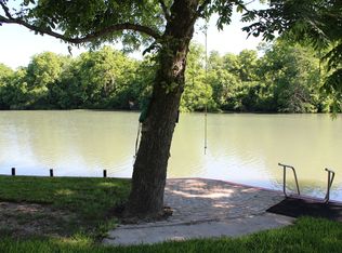 300 Meadow Lake Dr, Seguin, TX 78155