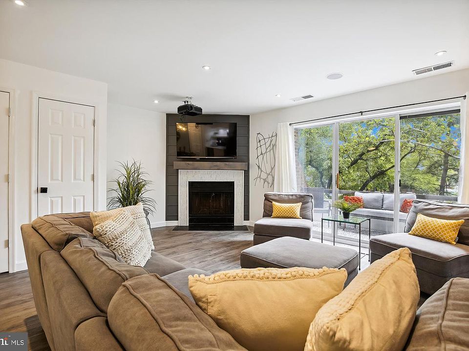 1st image of 3002 Gentain Ct NE #3002