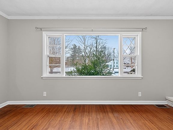 5th image of 3040 S Union St