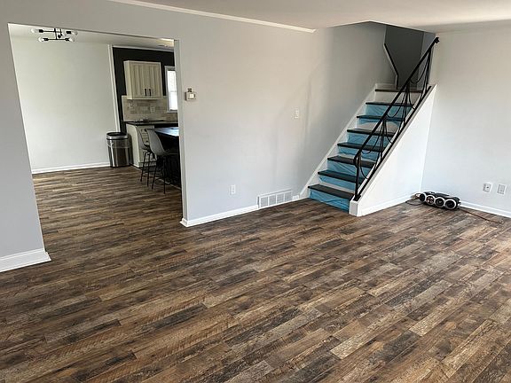 4th image of 278 Edwards Dr