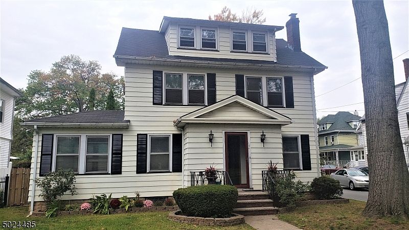1st image of 106 Parkway W