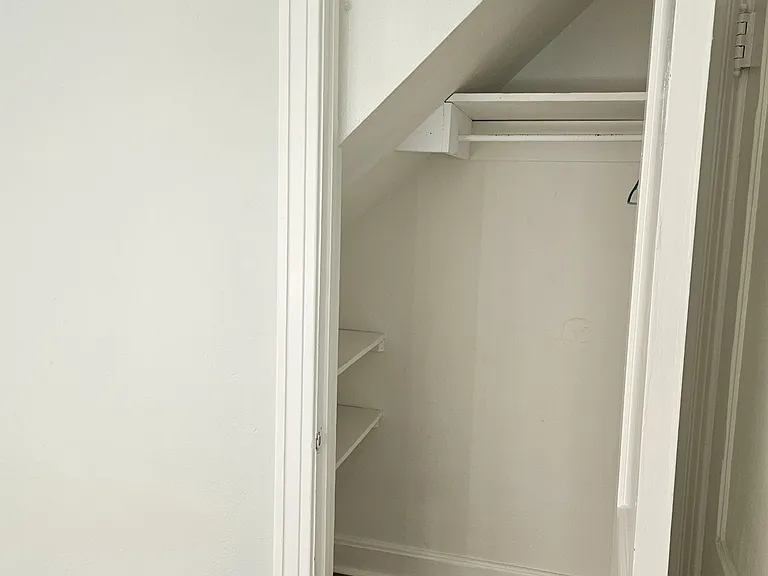 46 W 11th St — Photo 38