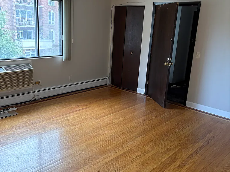 1370 E Washington St #3NE — Photo 18