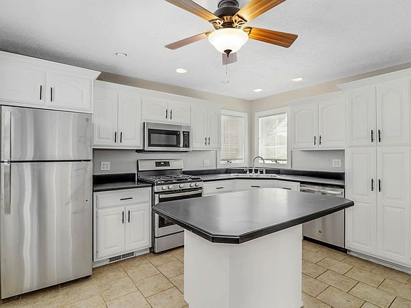 3rd image of 311 W Cleveland St