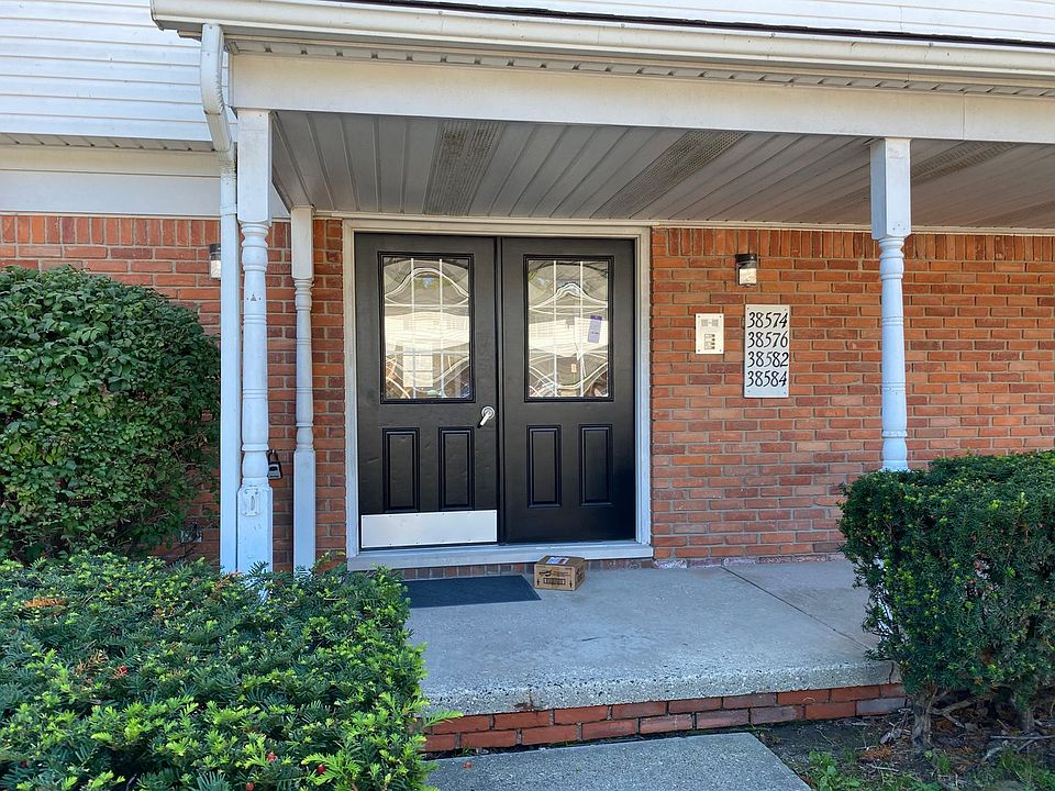 1st image of 38584 Meadowdale Dr