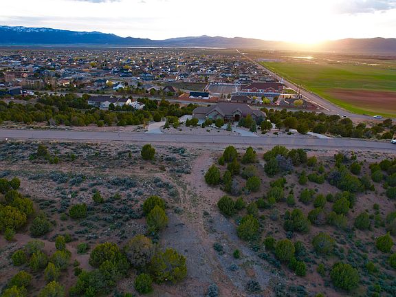4th image of 833 S Panorama Dr
