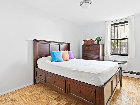 4th image of 50 Carroll St #55G