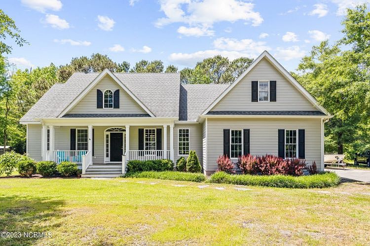 1st image of 204 Heron Woods Dr