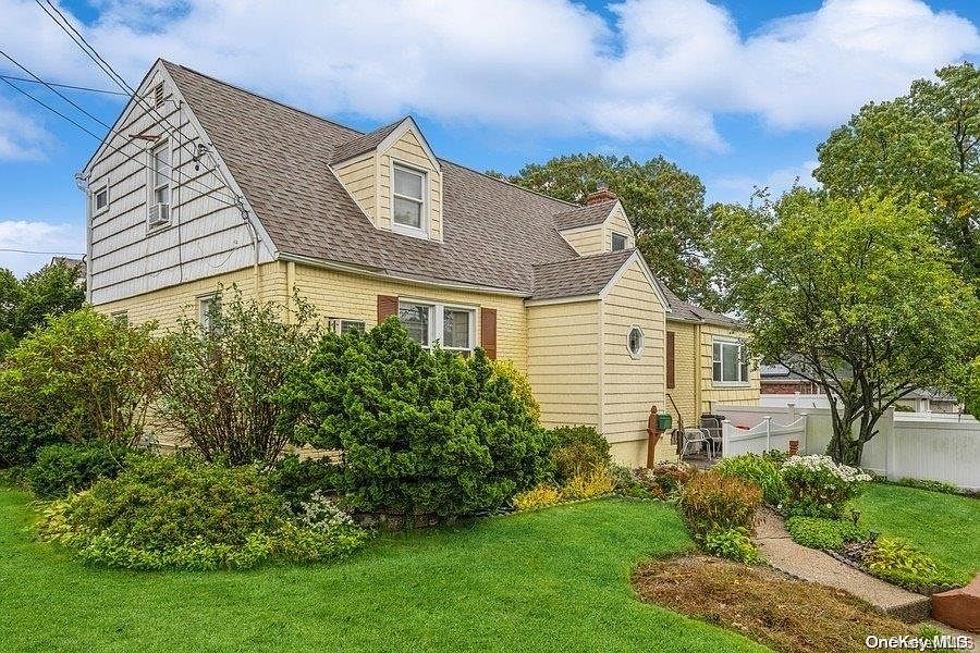 1st image of 528 Bell Street