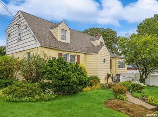 528 Bell St, West Hempstead, NY 11552