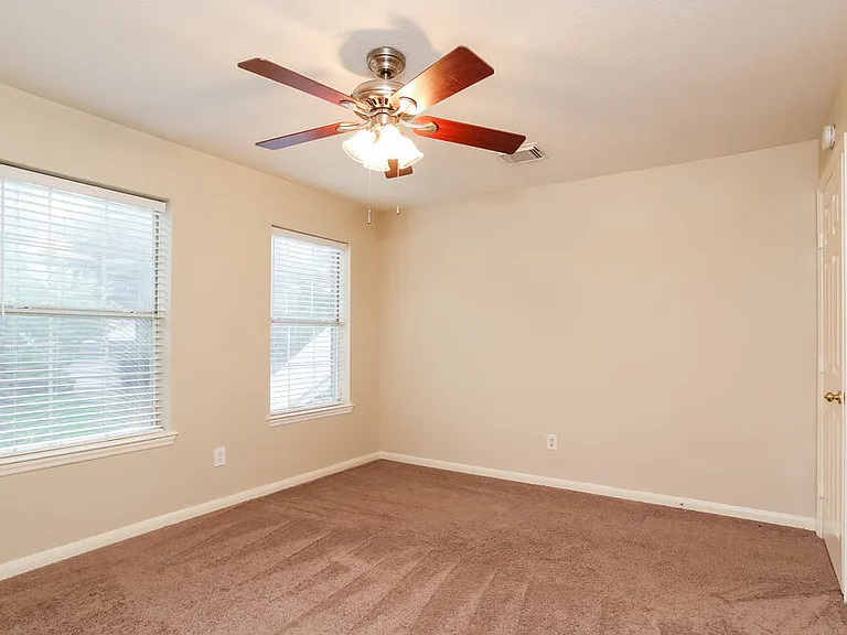 20914 Lake Park Trl — Photo 10