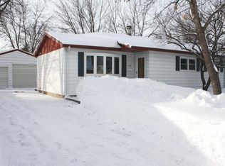 1610 S 15th St, Grand Forks, ND 58201