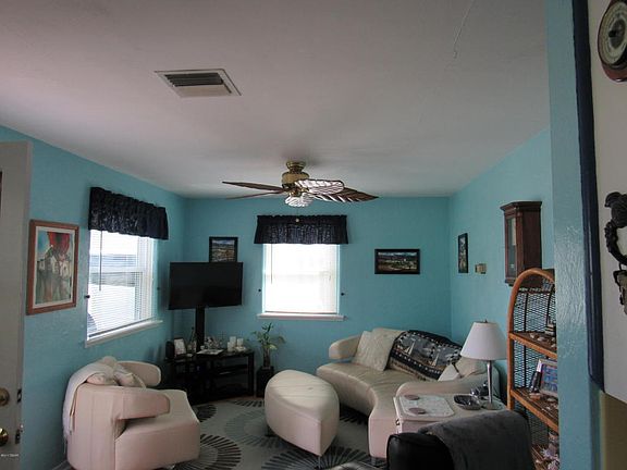 5th image of 74 Brooks Dr