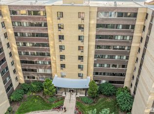 6300 N Sheridan Rd APT 406, Chicago, IL 60660