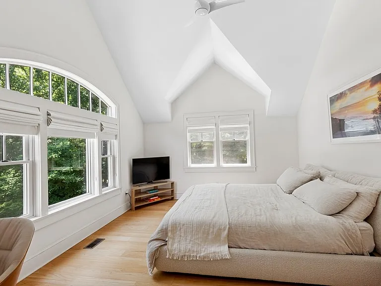 4 Great Circle Rd — Photo 14