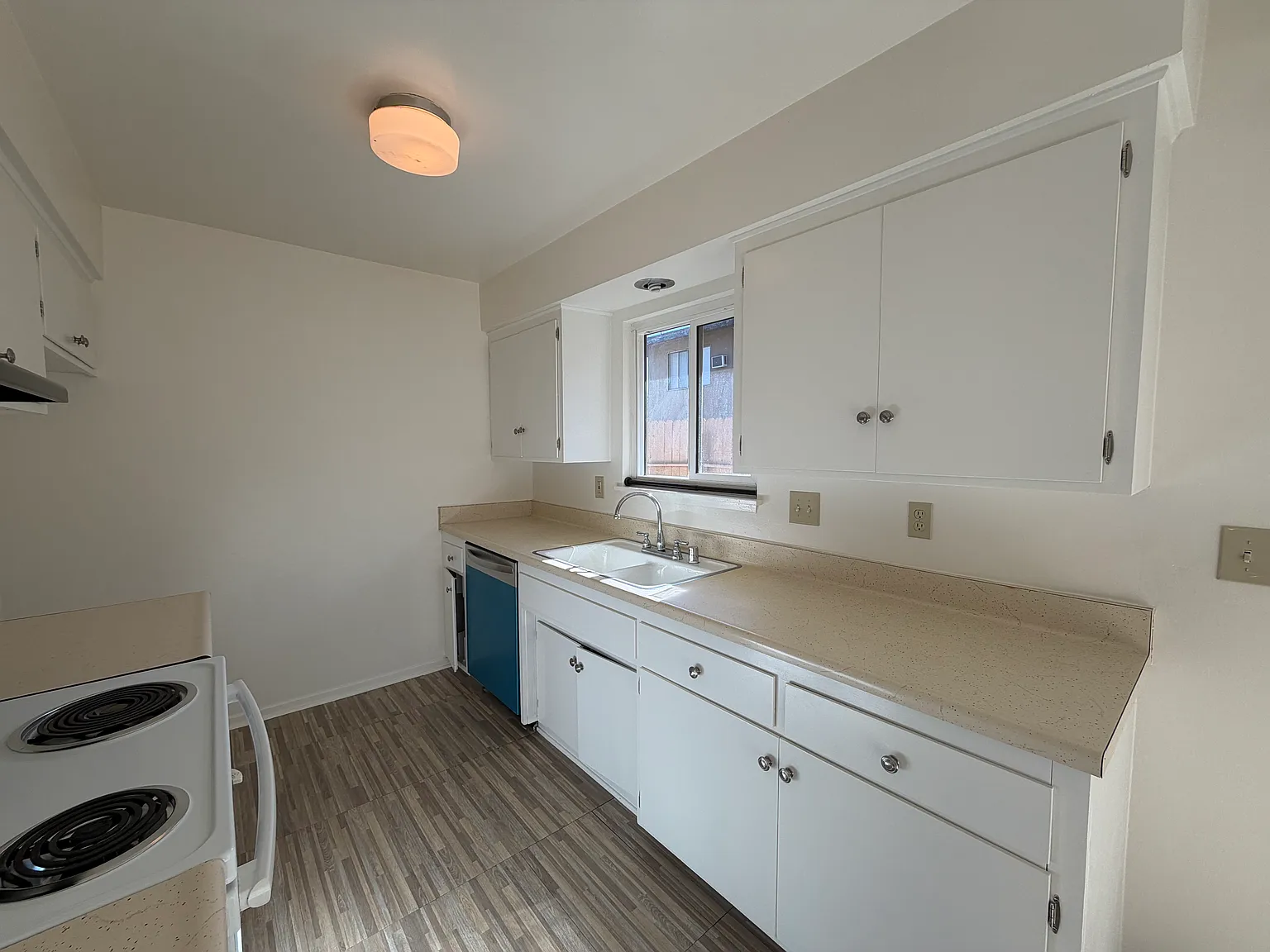 2 bed, 1025 sqft, $2,275 — Photo 4