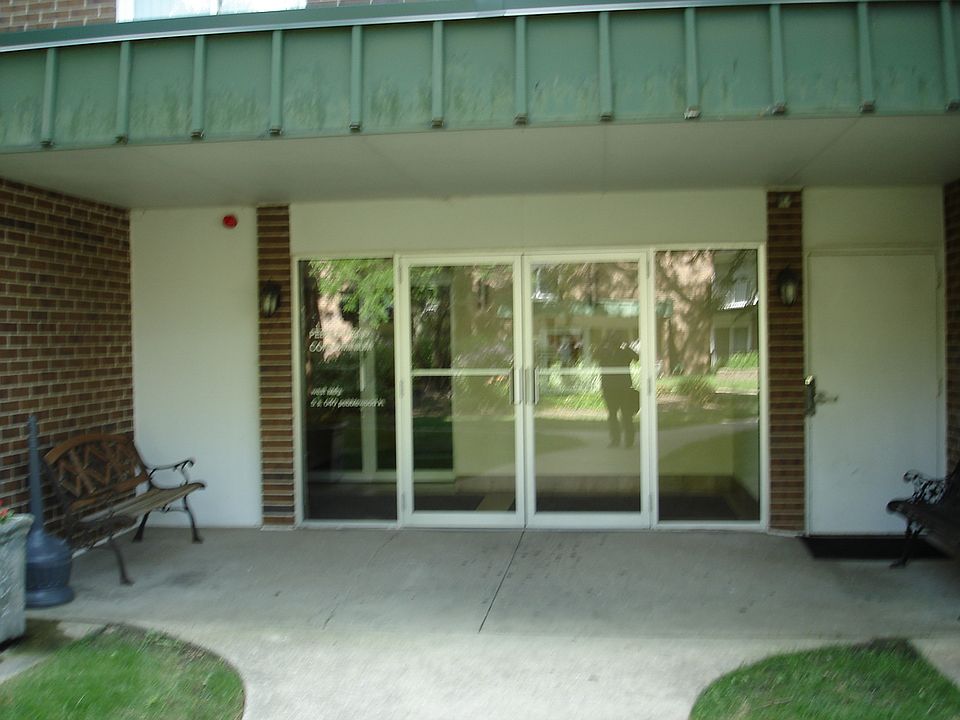 1st image of 5S040 Pebblewood Ln APT W203