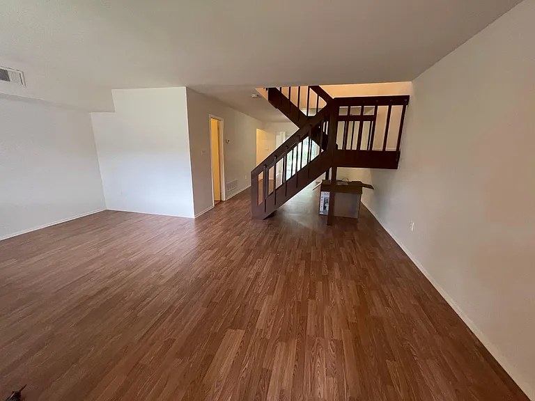 2815 Forsythia Ct — Photo 4