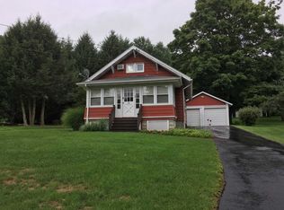 40 Clark Hts, Pleasant Valley, NY 12569