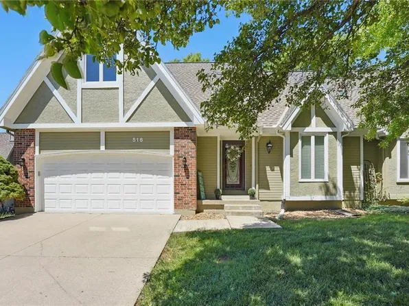 516 NW Timberbrooke Dr, Lees Summit, MO 64081