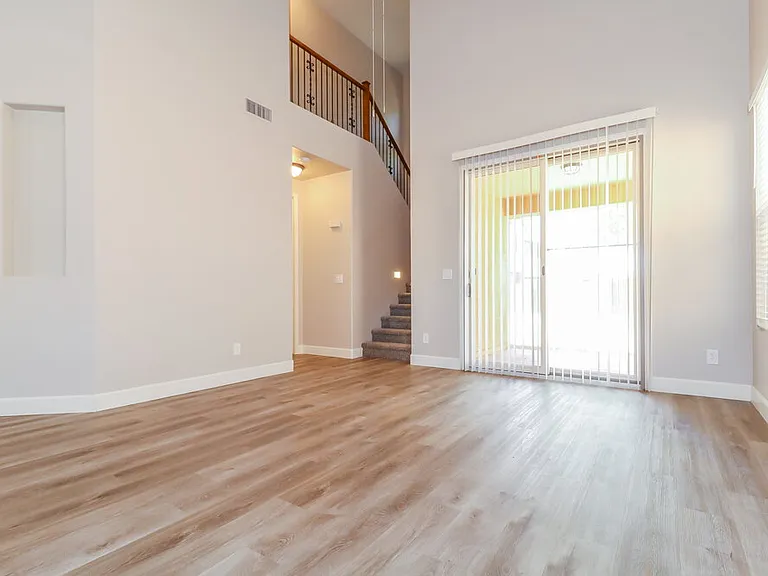 6512 S 49th Dr — Photo 5