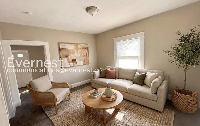 3992 E 52nd St — Photo 2